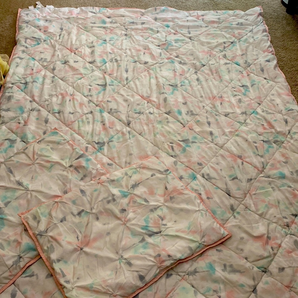 Soft Pastel Watercolor Quilt - White/Pink/Blue